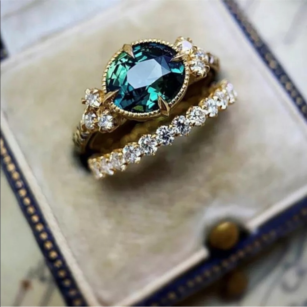 New Gorgeous 18k Yellow Gold Plated Emerald Ring - Picture 2 of 3